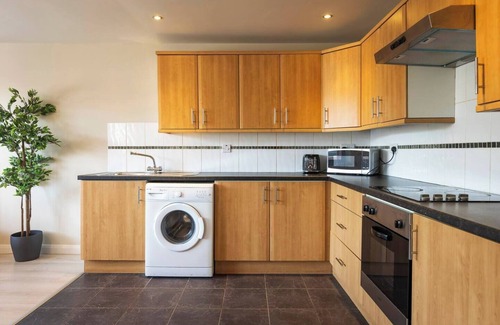 Belfast Apartment | The Van Gogh- Unique 1 bd (Gold Short Term Stays)