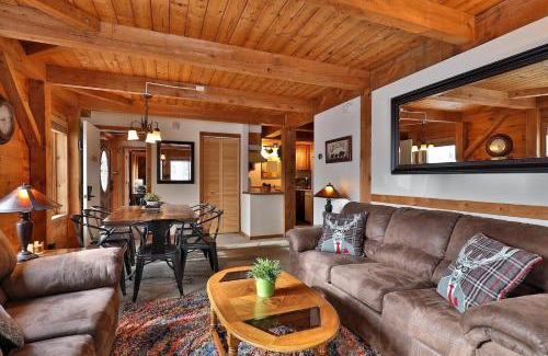 Killington House | The Vermont Cabin - Large Home Sleeps 20 - Hot tub, views and location close to ski resort!
