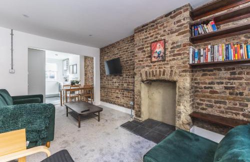 St Luke's Apartment | The Victorian Maisonette