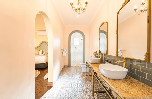 Victoria Falls Bed & Breakfast | The Victorian Manor