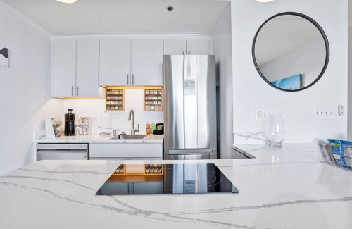 Downtown Wilmington Condo | The View! On Water Street! Free parking.