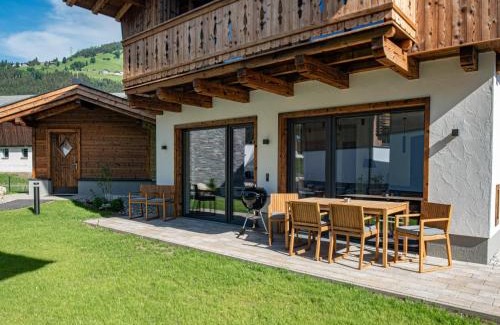 Wald im Pinzgau House | The village - chalet stone house