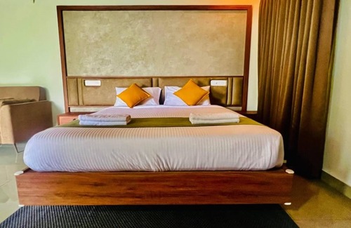 Sulthan Bathery Hotel | The Village Vista