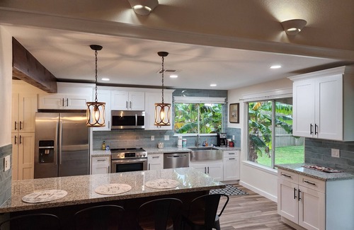 Louetta House | The Vintage Cozy Bungalow Tranquil 3-bedroom House in Tomball AC Near Everything