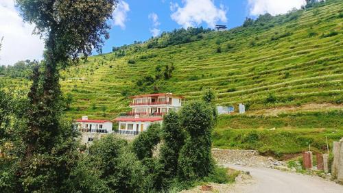 Kanatal Hotel | The Vintage Hill Village - Himalayan Boutique Resort