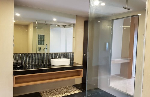 Danok Hotel | The Vista Hotel