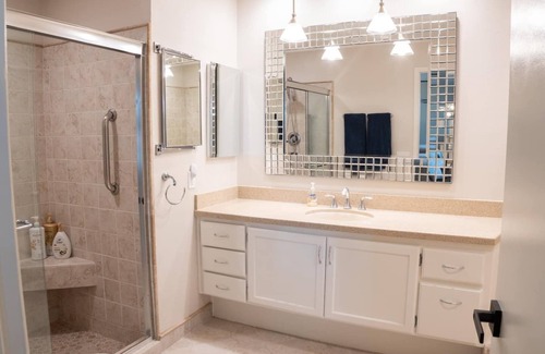 Sunrise Villas Villa | The Vista House, a Desert Escape, Heated Pool+Hottub|Pickleball|6 min to Old Town