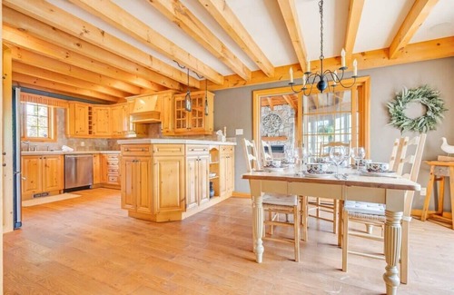 Val-des-Monts Ski Chalet | The Vista - Magnificent Waterfront & Hot Tub