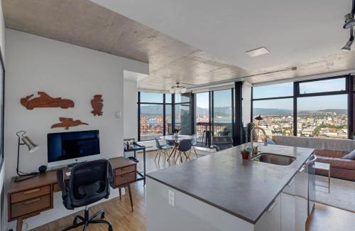 Gastown Apartment | The W, Modernized 2 bedroom Downtown Highrise