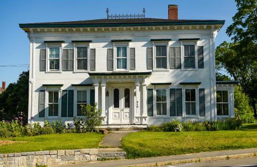 Waldoboro Bed & Breakfast | The Waldoboro Inn Room 5