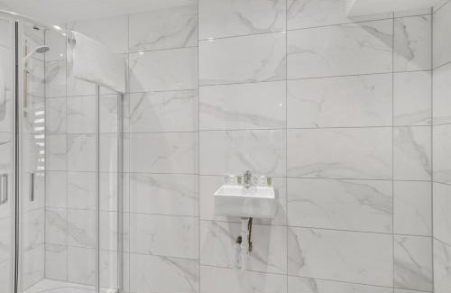Shacklewell Apartment | The Wanderlust Studio: Travelers' Haven