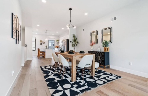 Central Northside House | The Warhol Room | Private Room on Arch Street