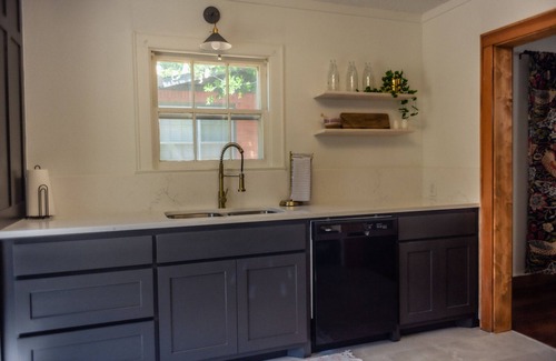 Stephenville House | The Warmer Place - Charming Bungalow near TSU