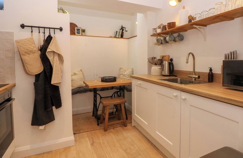 Middleton Cottage | THE WARREN, pet friendly, with open fire in Wirksworth