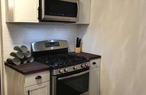 Stillwater House | The Water House-Sleeps 10-1 Mile to Boone Pickens
