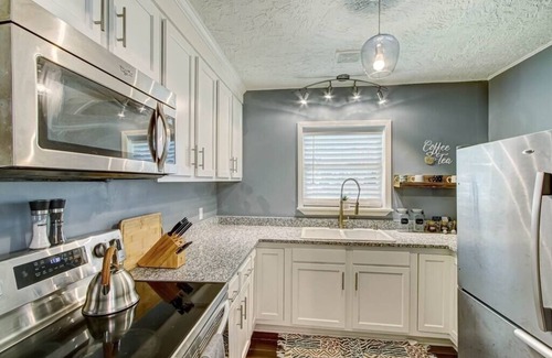 Murray Hill House | The Water Oak Bungalow quaint and cozy Murray Hill Riverside Home close downtown