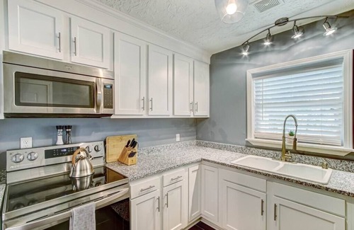 Murray Hill House | The Water Oak Bungalow quaint and cozy Murray Hill Riverside Home close downtown
