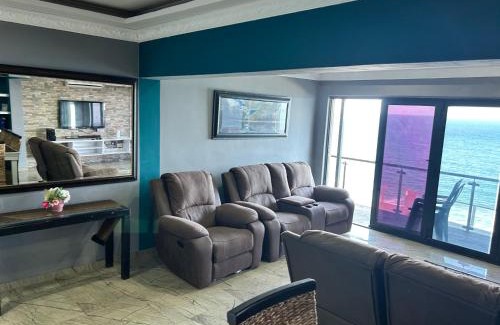 Bluff House | The Water View Suite