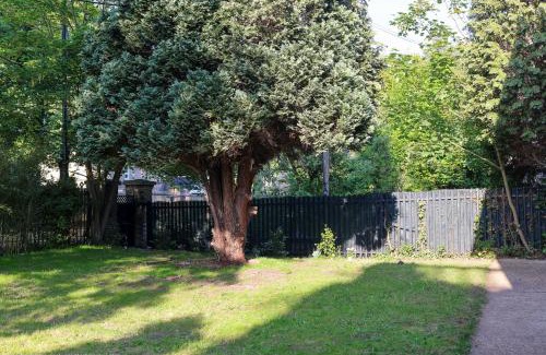 Richmond-upon-Thames Ski Chalet | The Water Works Cottage
