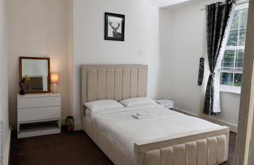 Richmond-upon-Thames Ski Chalet | The Water Works Cottage