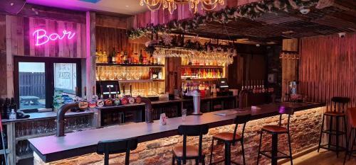 Walkden Hotel | The Waterside Bar, Rooms & Restaurant
