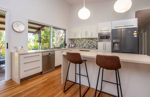 Horseshoe Bay House | The Wave, Horseshoe Bay