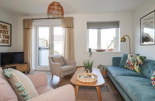 Crantock House | The Waves