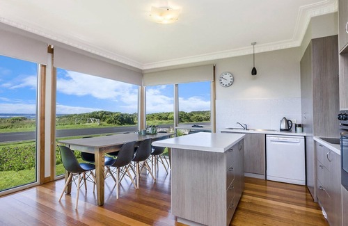 Port Fairy House | The Waves - Sit Back And Watch The Waves Roll In