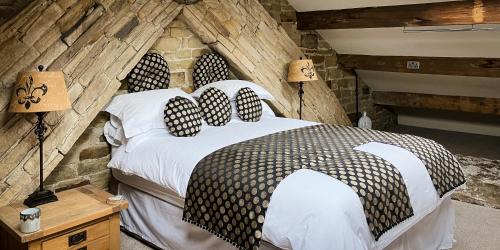 Ainley Top Hotel | The Weavers Shed