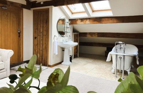 Ainley Top Hotel | The Weavers Shed