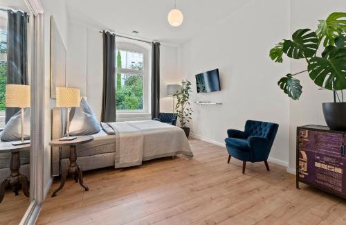 Friedrichshain Apartment | The Weichsel - Group Flat in Central Berlin, Family-Friendly, 3BR, 2 bath rooms, 4- 6 Guests