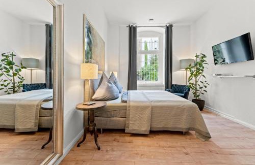 Friedrichshain Apartment | The Weichsel - Group Flat in Central Berlin, Family-Friendly, 3BR, 2 bath rooms, 4- 6 Guests