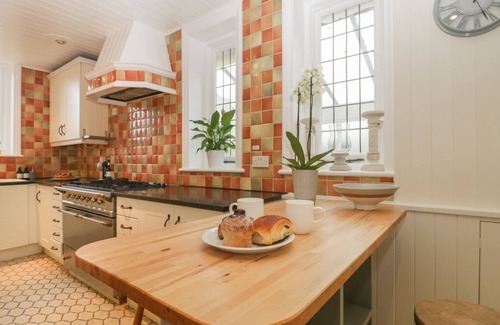 Bournemouth Cottage | THE WELL HOUSE, pet friendly, luxury holiday cottage in Bournemouth