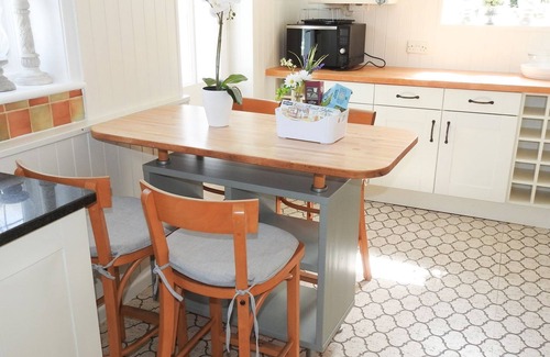 Bournemouth Cottage | THE WELL HOUSE, pet friendly, luxury holiday cottage in Bournemouth