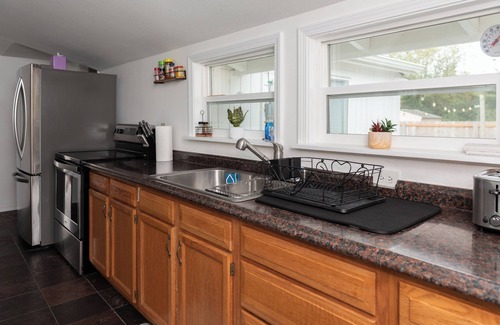 Westport House | The Westport Whitehouse - Spacious home w/2 rooms & 4 beds