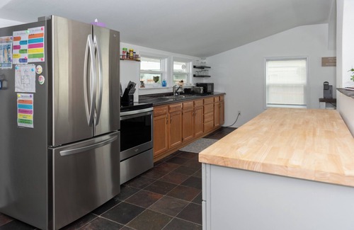 Westport House | The Westport Whitehouse - Spacious home w/2 rooms & 4 beds