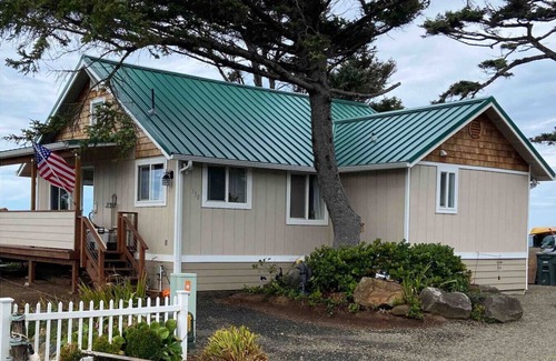 Agate Beach Cottage | The Whale's Edge, Oceanfront Cottage with view
