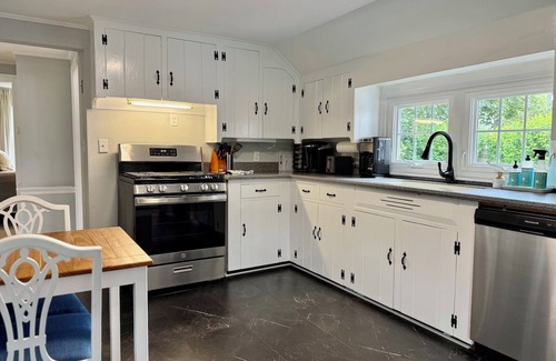 West Dennis House | The Whale's Tail Cottage- A Retreat With Charm and Comfort to Spare! RPAM016