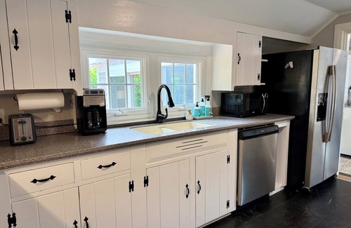 West Dennis House | The Whale's Tail Cottage- A Retreat With Charm and Comfort to Spare! RPAM016