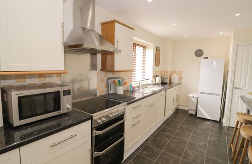 Weston Upon Avon Cottage | THE WHEAT HOUSE, pet friendly, with a garden in Welford-On-Avon