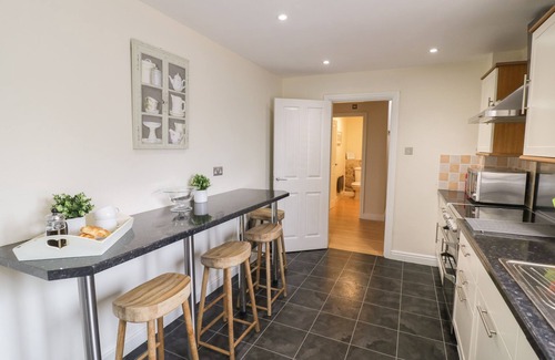 Weston Upon Avon Cottage | THE WHEAT HOUSE, pet friendly, with a garden in Welford-On-Avon
