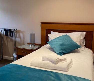 Barnetby Hotel | The Whistle and Flute