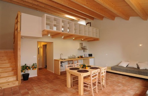 Calatabiano Other | The White House - The Oval Garden