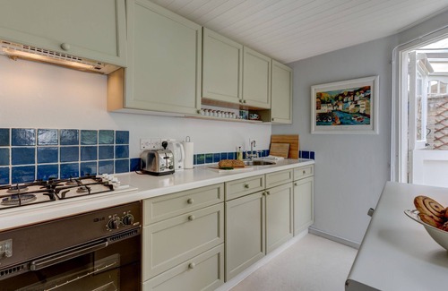 Woodstock Cottage | The White Cottage | Woodstock Holiday Let | 2 Beds & Sleeps 3