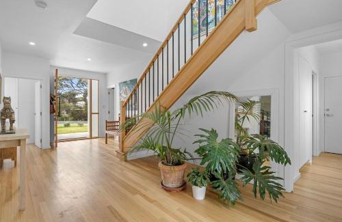 Carrickalinga House | The White House - 6 Bennett Street