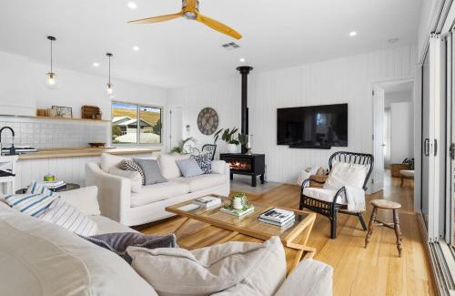 Carrickalinga House | The White House - 6 Bennett Street
