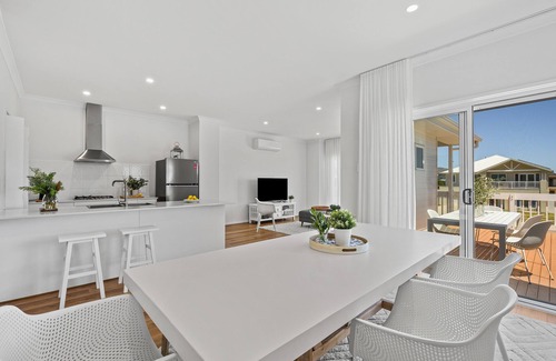 Sellicks Beach House | The White House ~ Sellicks Beach - Welcome to The White House, a touch of serenity & style in the heart of Sellicks Beach