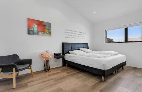 Mosfellsbaer Apartment | The White House