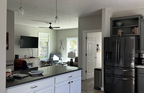 New Buffalo House | The White House - spacious 5 bedroom, with hot tub - blocks from everything!