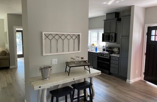 New Buffalo House | The White House - spacious 5 bedroom, with hot tub - blocks from everything!